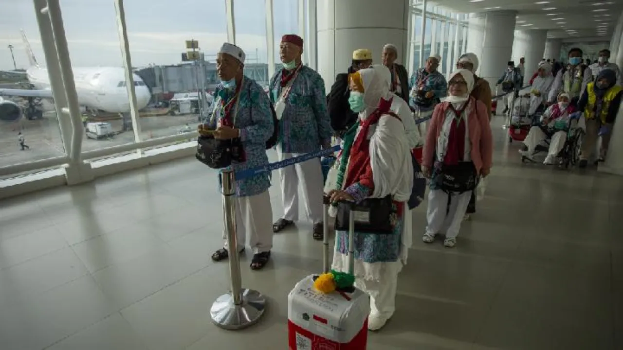 Kloter 15 Embarkasi Makassar Alami Keterlambatan 6 Jam ke Tanah Suci