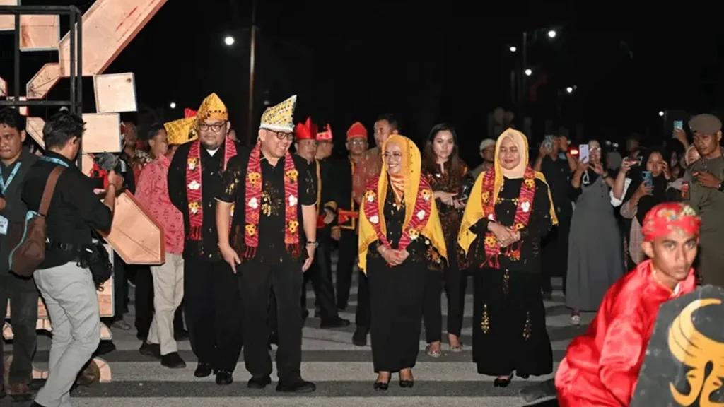 Rahasia Sukses Sandiaga Uno: Festival Teluk Tomini 2024 Bikin Pariwisata Melejit!