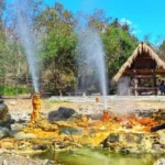 Terpesona dengan Pesona Air Mancur Panas Tuti Adagae, Surga Tersembunyi di Timur