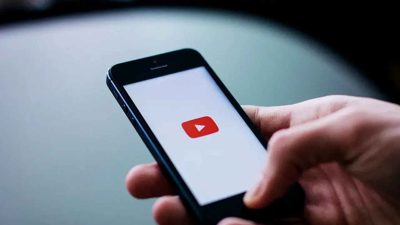 YouTube Akan Berikan Label Baru untuk Kenali Video Asli dan AI